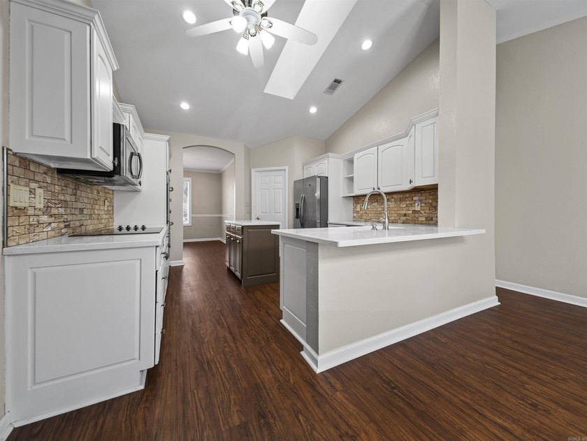 7 Resplandor Loop | Lake Balboa Views &amp; Solid Build Experience - photo 15
