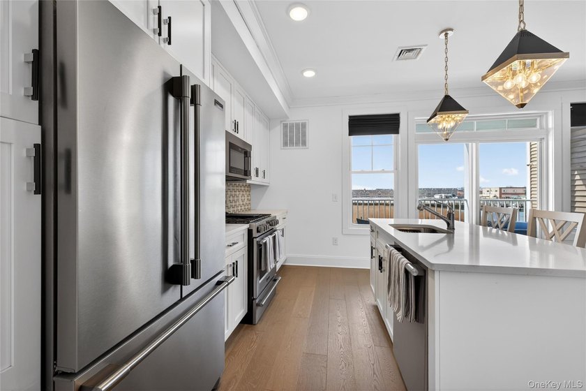 Waterfront Townhome | Balcony Water Views | Steps to LIRR | - photo 16
