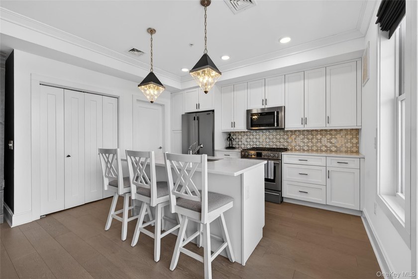 Waterfront Townhome | Balcony Water Views | Steps to LIRR | - photo 25