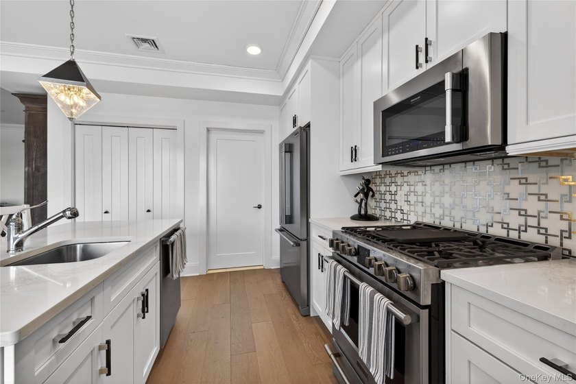 Waterfront Townhome | Balcony Water Views | Steps to LIRR | - photo 26
