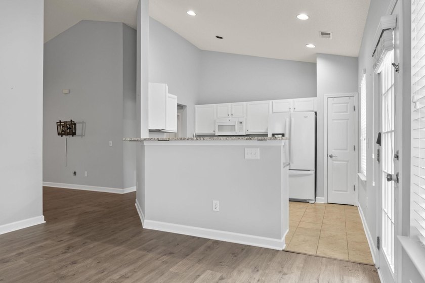 Welcome to 152 Rose Water Loop - a beautiful, move-in ready - photo 15