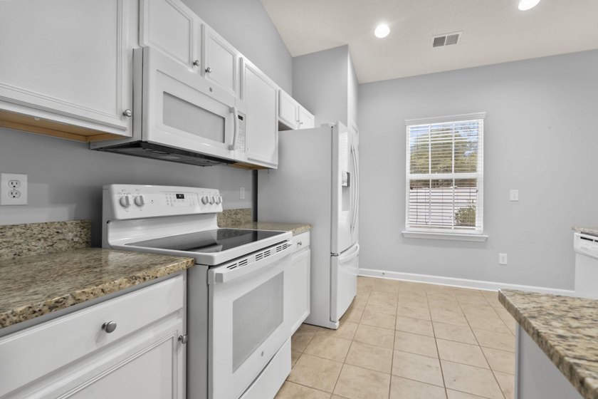 Welcome to 152 Rose Water Loop - a beautiful, move-in ready - photo 18