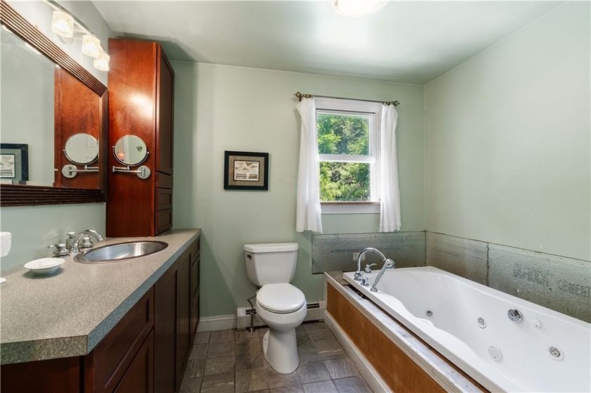 Located in Bristol's desirable Bayside Shore neighborhood, 30 - photo 19