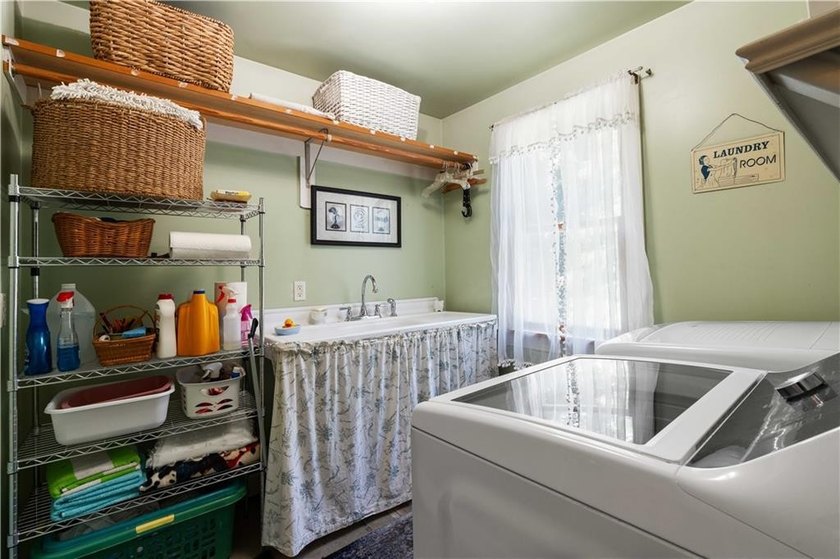 Located in Bristol's desirable Bayside Shore neighborhood, 30 - photo 21