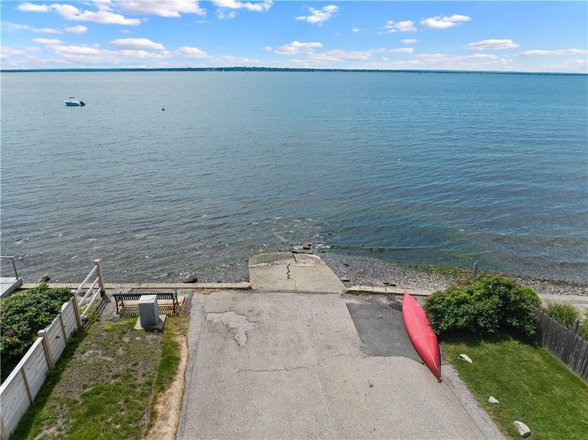 Located in Bristol's desirable Bayside Shore neighborhood, 30 - photo 31