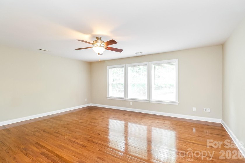 Spacious and move-in ready, this 5 bedroom, 4.5 bath Charlotte - photo 11