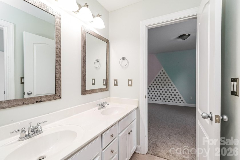 Spacious and move-in ready, this 5 bedroom, 4.5 bath Charlotte - photo 21