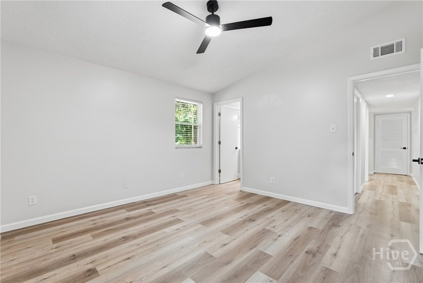 Fully renovated Windsor Forest brick ranch with modern updates - photo 22