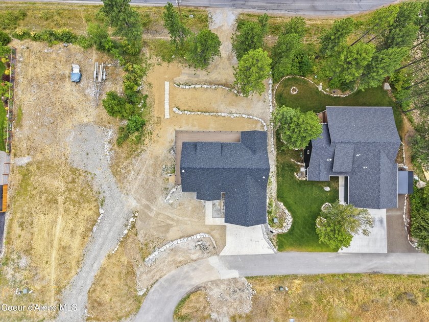 Experience the best of North Idaho living in this stunning new - photo 3