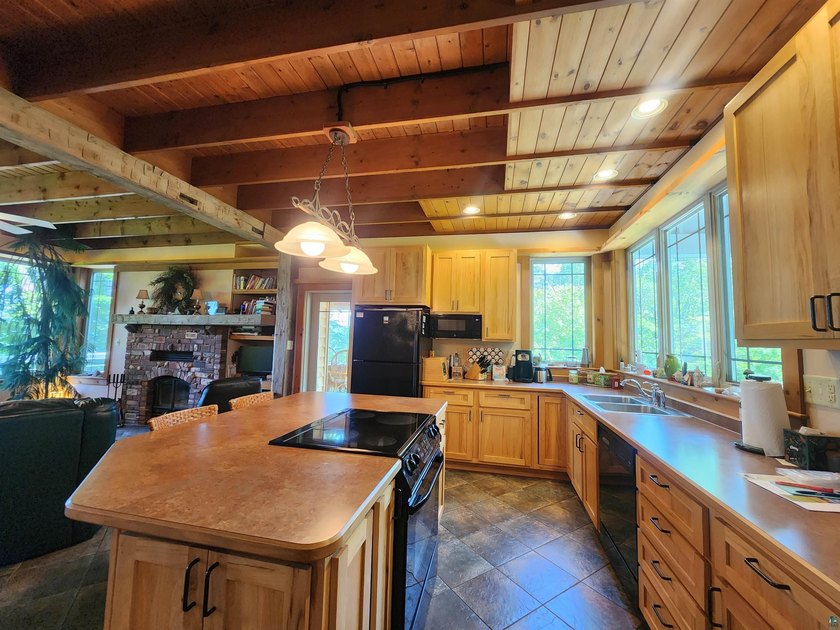 Set on approximately 220 feet of sandy Lake Superior shoreline - photo 11
