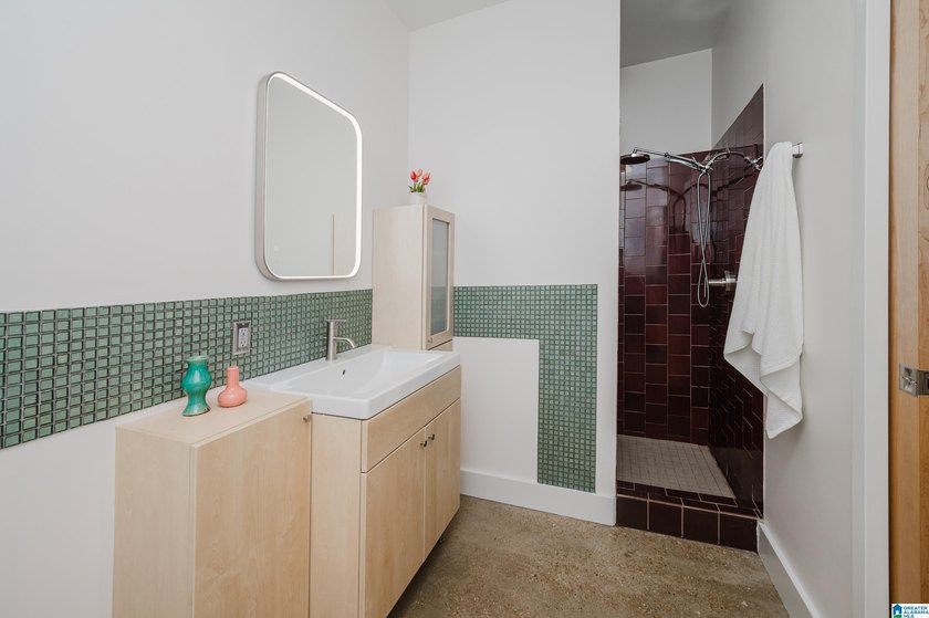 Rare opportunity to own a spacious loft-style 1BR/1BA condo in - photo 43