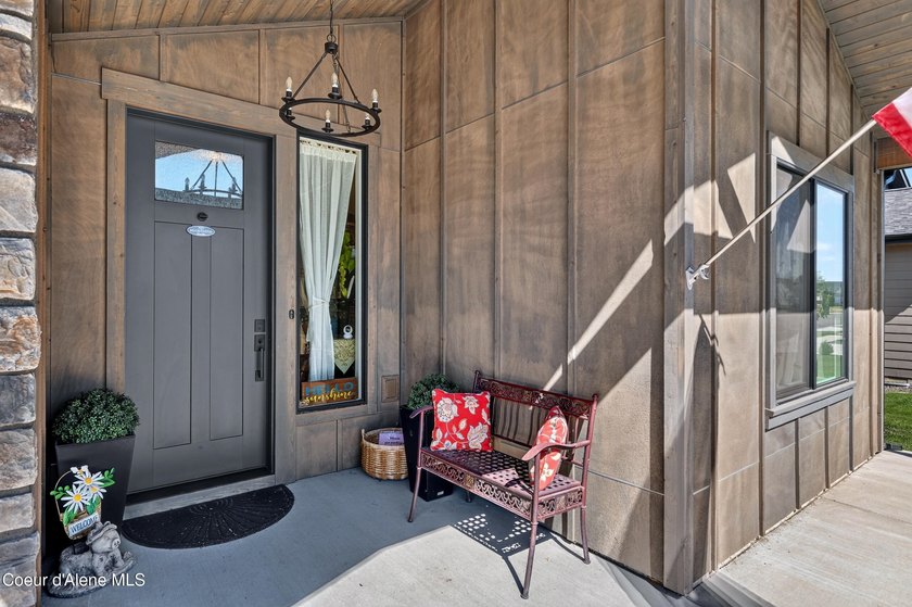 It's perfect Idaho Living! Timeless architecture meets modern - photo 3