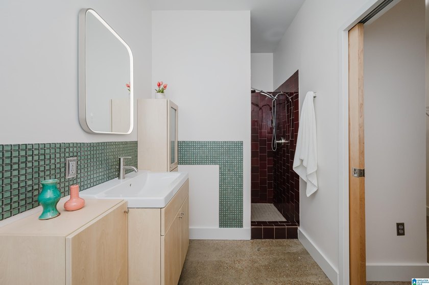 Rare opportunity to own a spacious loft-style 1BR/1BA condo in - photo 44