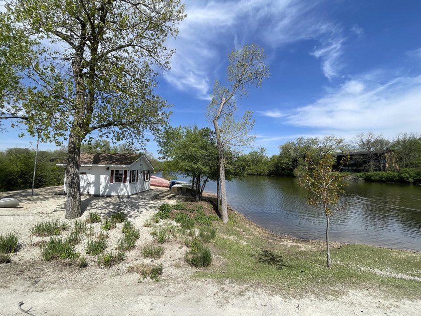 Great view of lake from spacious balcony and wall of windows - photo 24