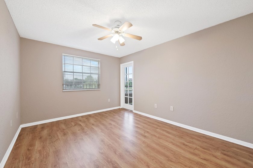 Charming second-floor 2BR/2BA condo in Oakland Forest with - photo 11
