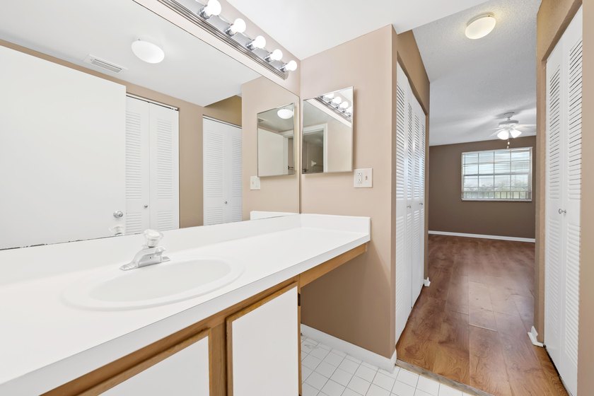 Charming second-floor 2BR/2BA condo in Oakland Forest with - photo 14