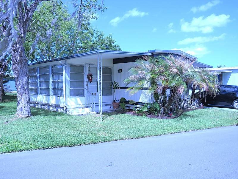 Come and see this affordable 2/2 split plan home today. Kitchen - photo 17