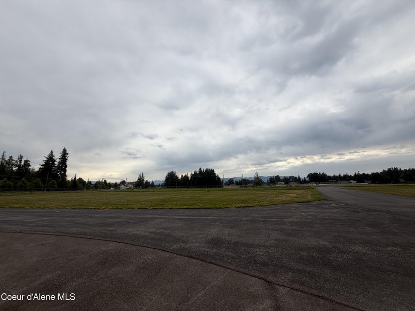 Rare opportunity to own 1.41 acres with gated access off of - photo 8