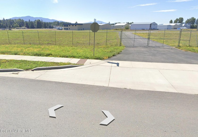 Rare opportunity to own 1.41 acres with gated access off of - photo 9
