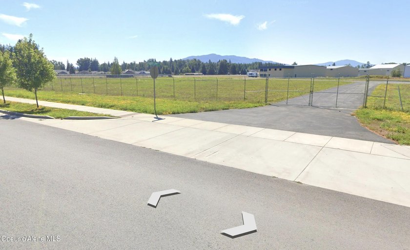 Rare opportunity to own 1.41 acres with gated access off of - photo 10