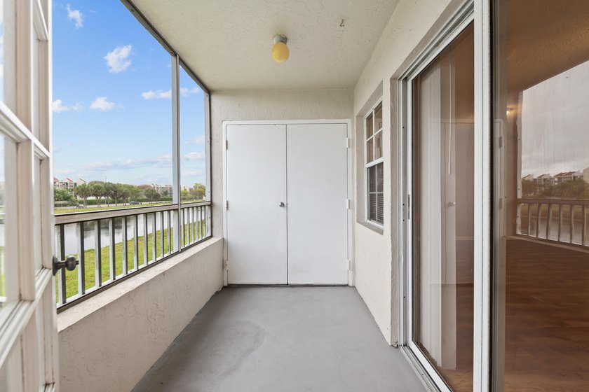 Charming second-floor 2BR/2BA condo in Oakland Forest with - photo 20
