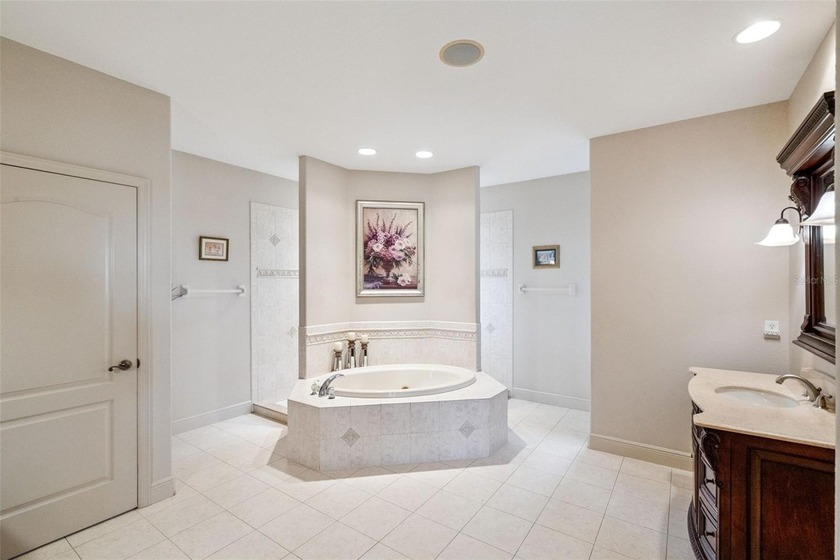 ***Stunning Luxury Equestrian Estate on 10.6 Private Acres - - photo 32