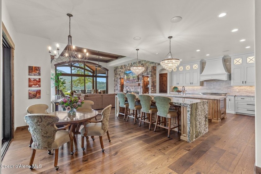 An extraordinary Rim beauty in the coveted gated community of - photo 9