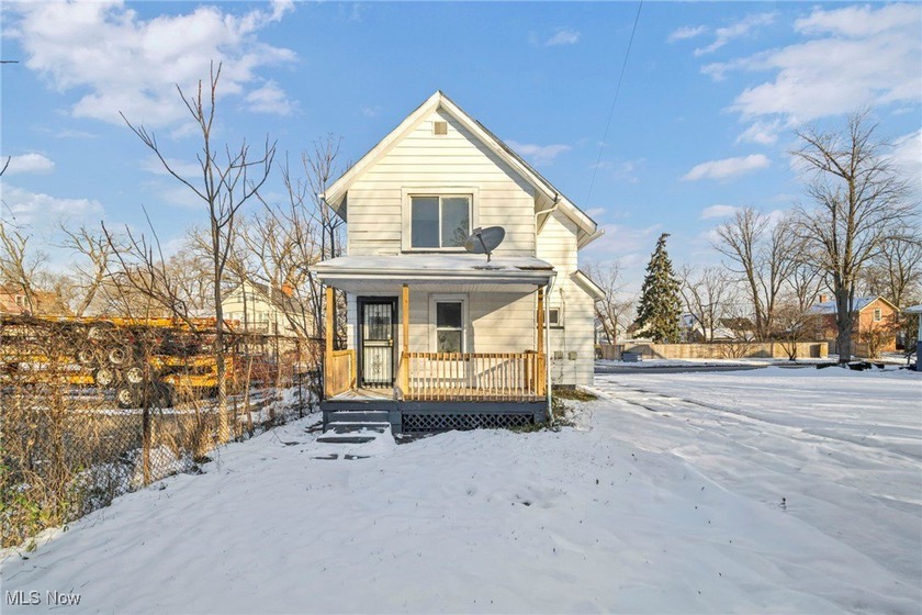 Vacant: Easy to show and offering exceptional potential for both - photo 6