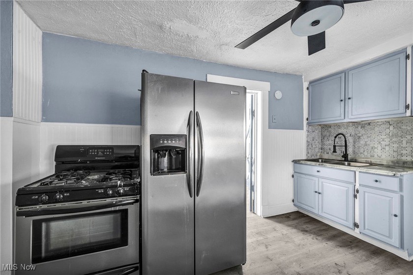 Vacant: Easy to show and offering exceptional potential for both - photo 9