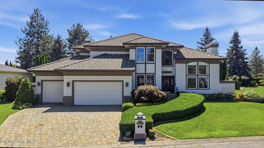Exceptional, custom home located within the prestigious - photo 3