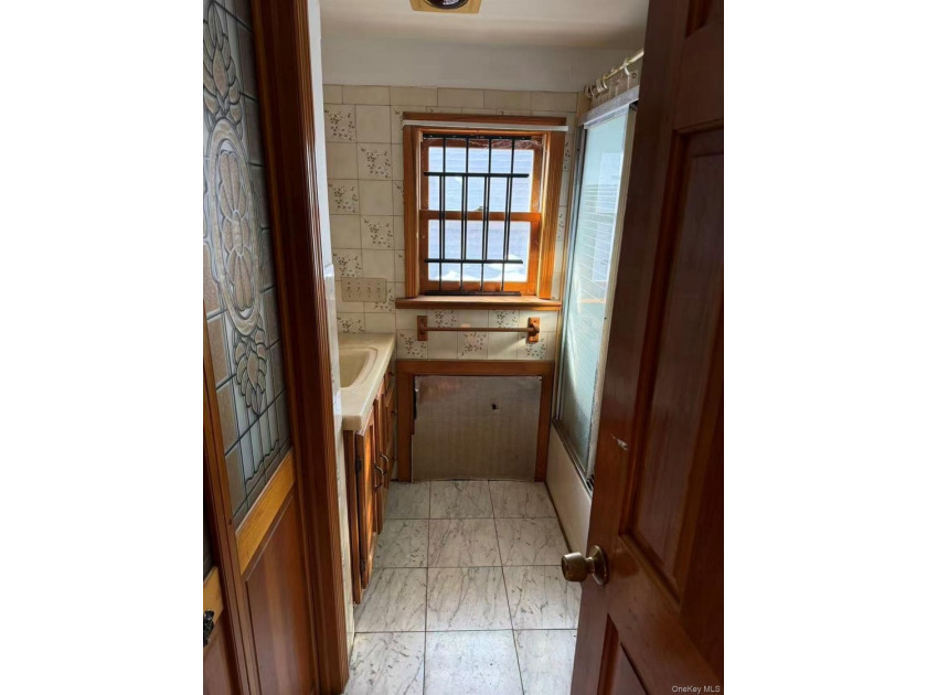 Two-family detached property in the heart of Staten Island - photo 3
