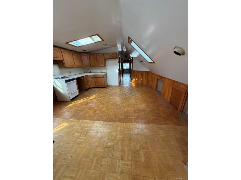Two-family detached property in the heart of Staten Island - photo 9