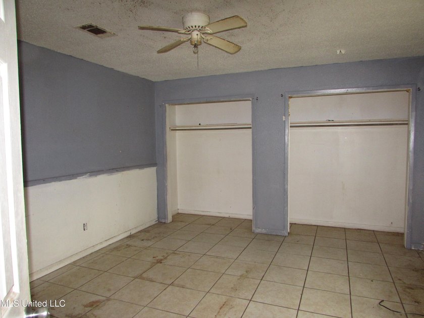 Great location for this 4/2 brick home. Has a newer roof but the - photo 16