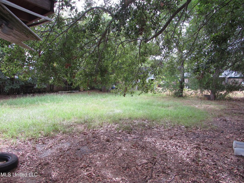 Great location for this 4/2 brick home. Has a newer roof but the - photo 20