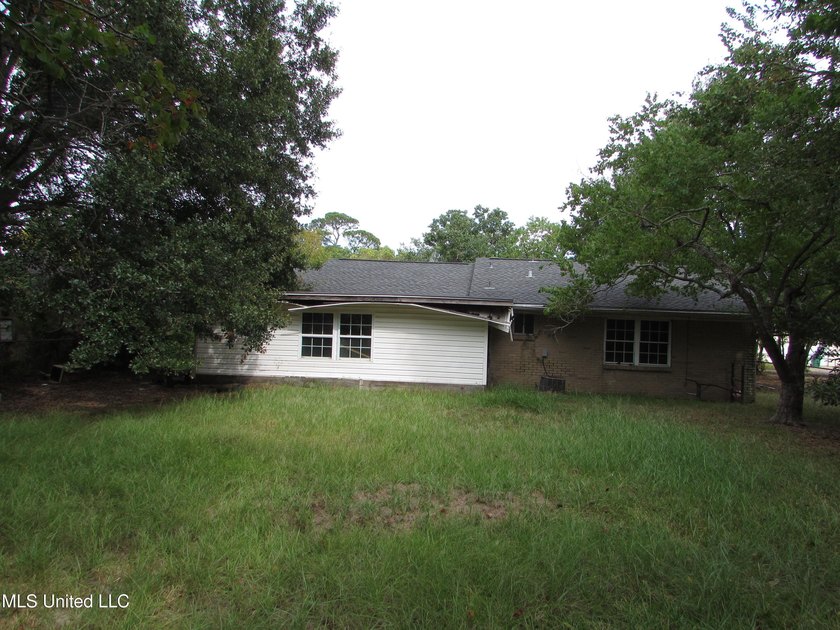 Great location for this 4/2 brick home. Has a newer roof but the - photo 21