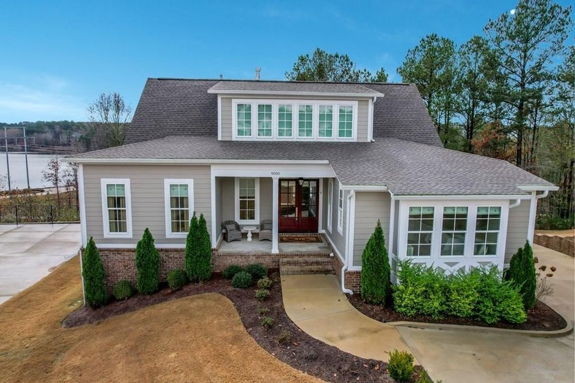 BEAUTIFUL home with STUNNING views of the Highlands Lake! No - photo 3