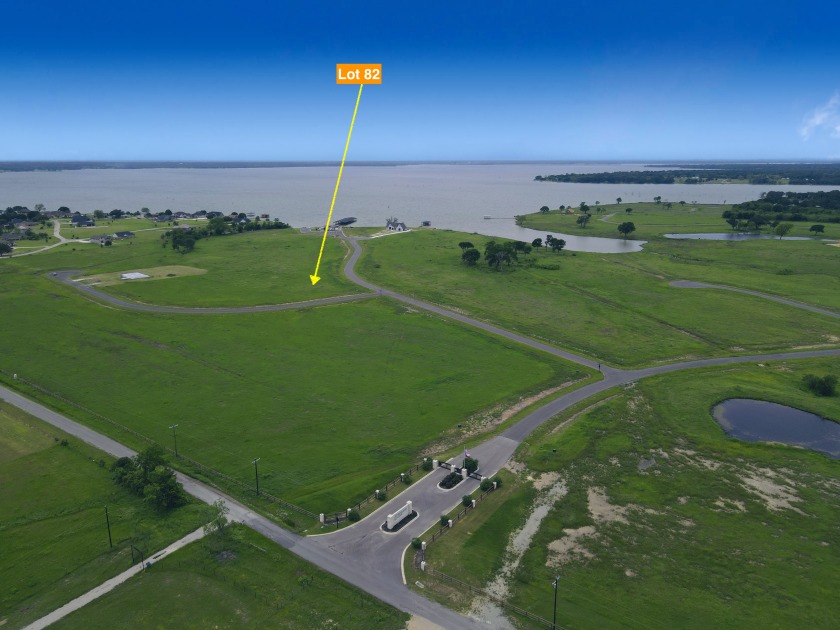 Beautiful 1.03 ac lot in Richland Cove, on Richland Chambers Lake - photo 2