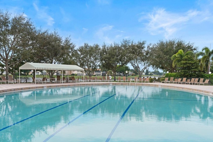Remodeled one bedroom condo featuring garden view from the - photo 13