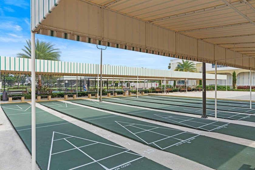 Remodeled one bedroom condo featuring garden view from the - photo 14
