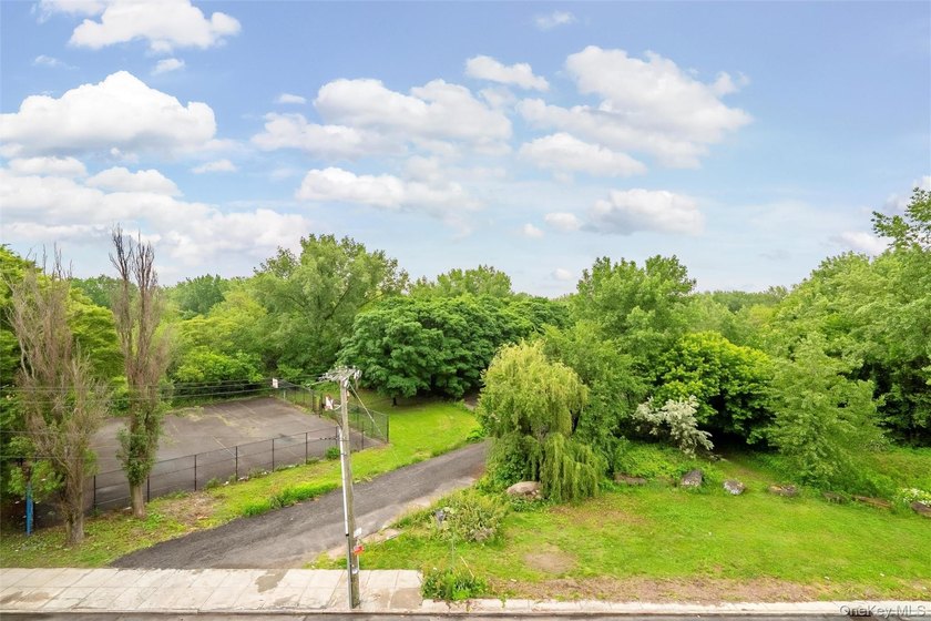 Welcome to the Soundview Park Townhouses. This is New - photo 22