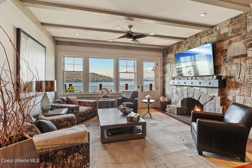 Spectacular Waterfront Condo, 5 bed 5.5 bath. Highly secured - photo 5