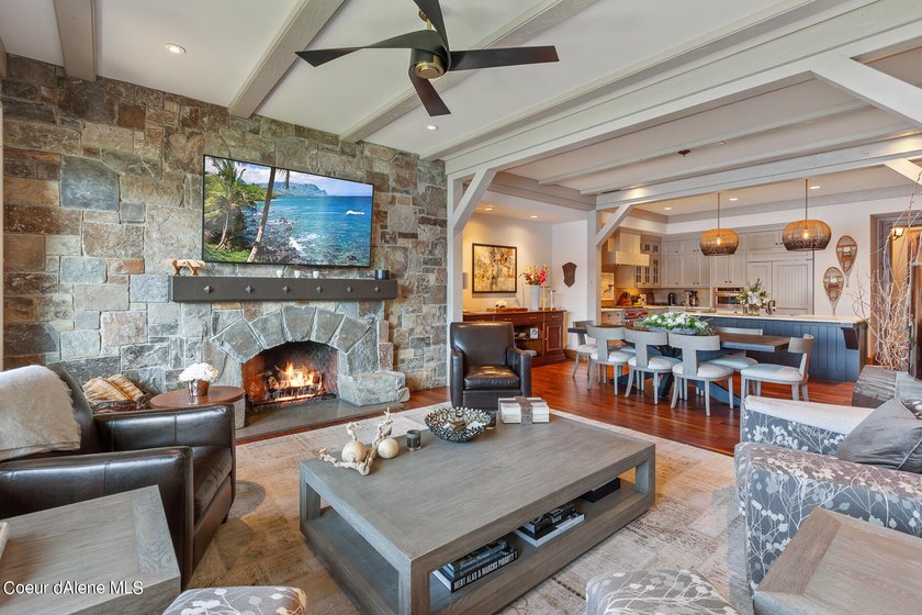 Spectacular Waterfront Condo, 5 bed 5.5 bath. Highly secured - photo 9