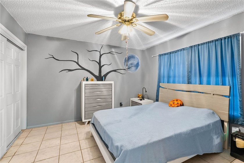 This townhouse is a great opportunity for anyone wanting to live - photo 2