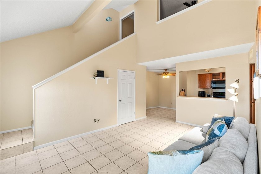 This townhouse is a great opportunity for anyone wanting to live - photo 5