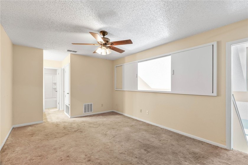 This townhouse is a great opportunity for anyone wanting to live - photo 10