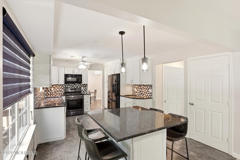 Welcome to this spacious and beautifully maintained 4-bedroom, 2 - photo 14