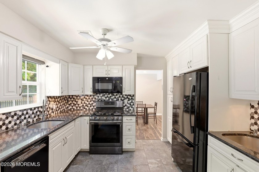 Welcome to this spacious and beautifully maintained 4-bedroom, 2 - photo 16