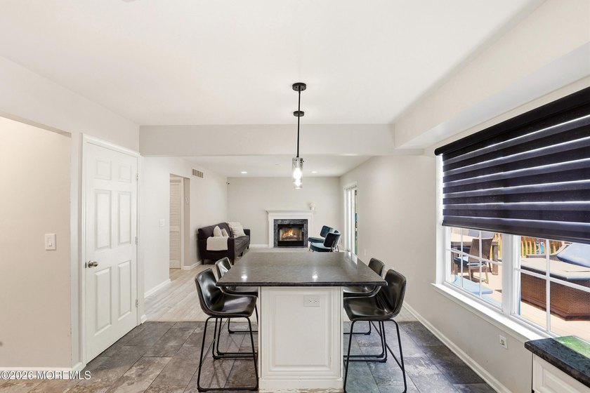 Welcome to this spacious and beautifully maintained 4-bedroom, 2 - photo 19