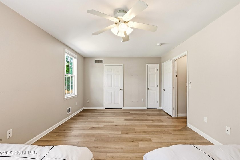 Welcome to this spacious and beautifully maintained 4-bedroom, 2 - photo 25