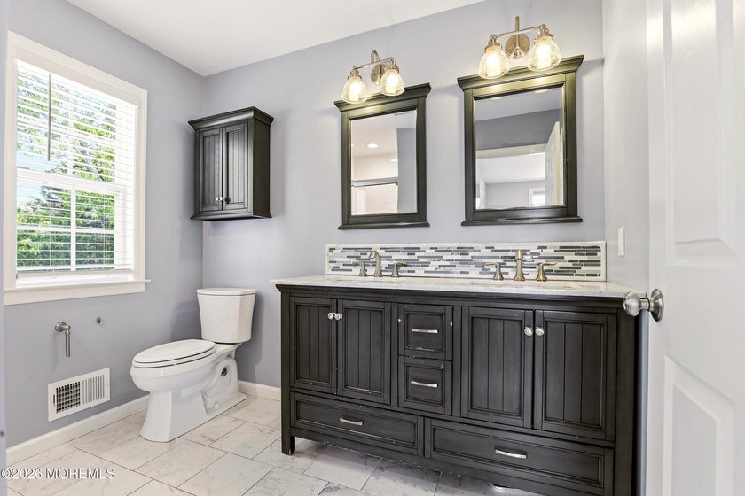 Welcome to this spacious and beautifully maintained 4-bedroom, 2 - photo 26